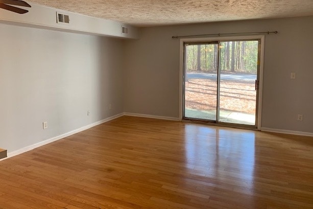 Spacious main living area - 365 W Illinois Ave Unit 1