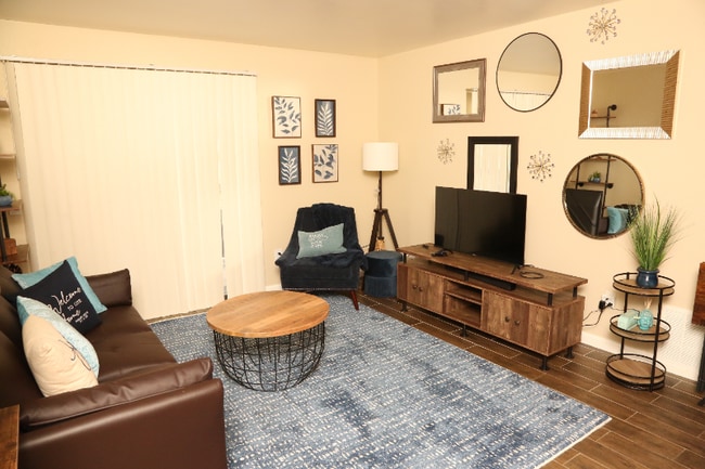 Building Photo - 1265 Kendall Dr Rental