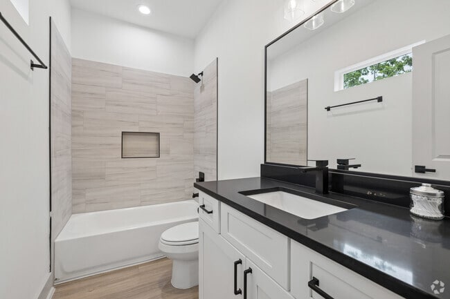 3BR, 3.5BA - 1,716SF - Bathroom