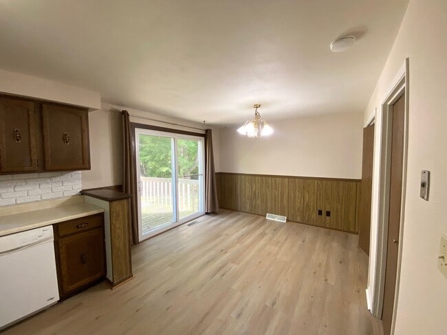 Photo - 2 Bedroom, 1.5 Bath Duplex Available for R...