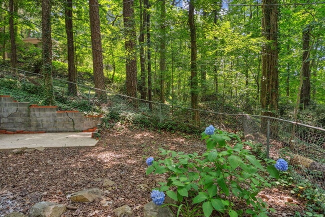 Photo - Charming 2-Bed Home with Hardwood Floors and Fenced in Yard Unidad B