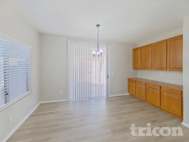 Photo - 40086 W Bonneau St