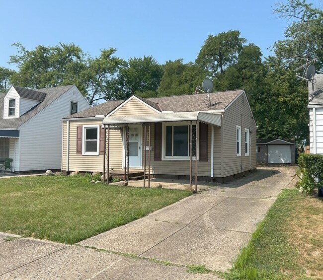 Bellaire - Puritas Area - 2 Bedrooms - 1 B... - Bellaire - Puritas Area - 2 Bedrooms - 1 B... House