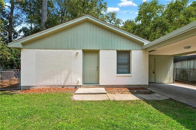 Photo - 834 Pine Tree St