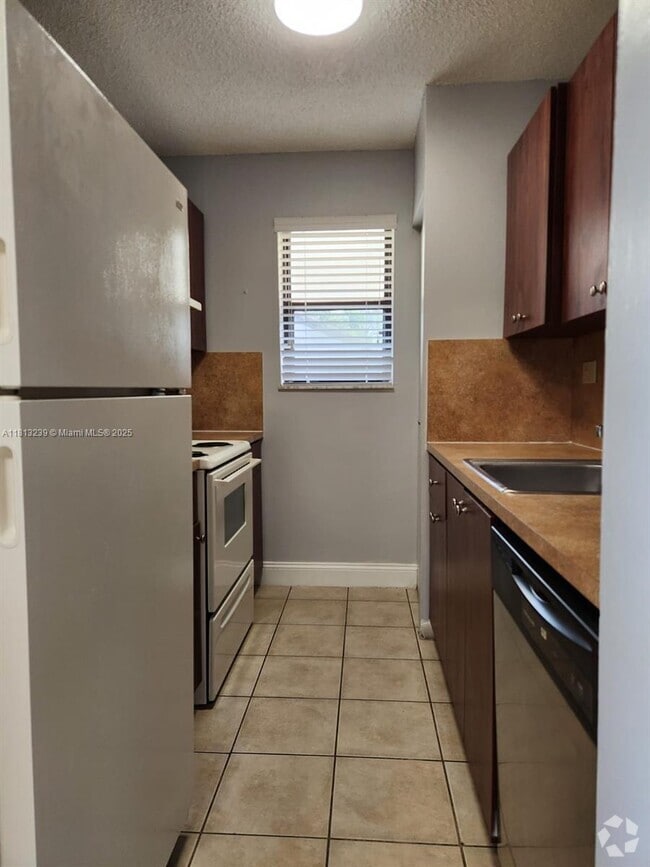 Building Photo - 7095 NW 179th St Unit 206 Rental