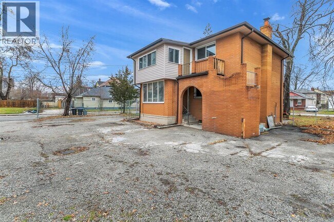 Photo - 509 Aylmer Ave