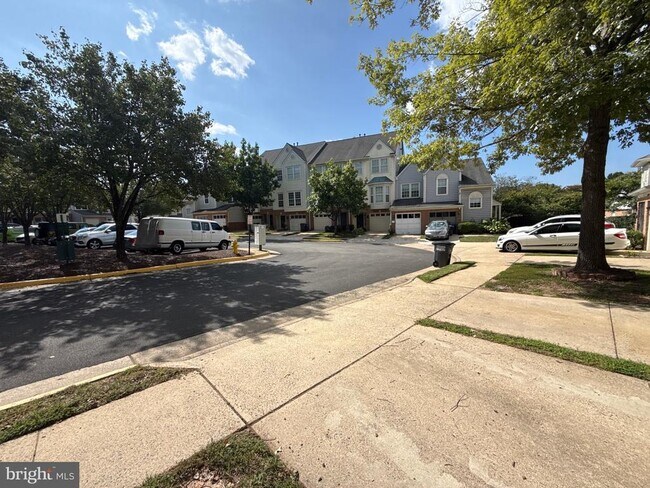 3969 Cressida Pl