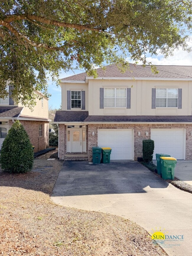 Building Photo - Natural Light Filled end unit 2-Story 3BR Niceville Home!