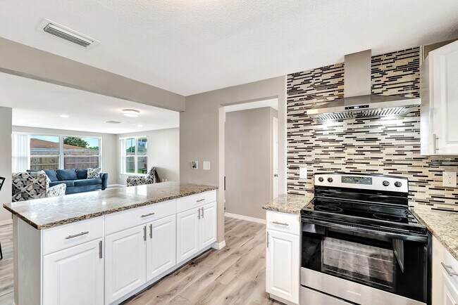 Photo - 7611 Spirea Dr