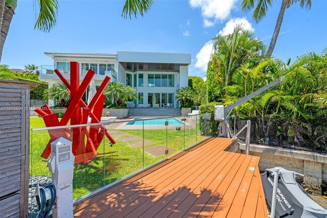 Photo - 420 Island Dr