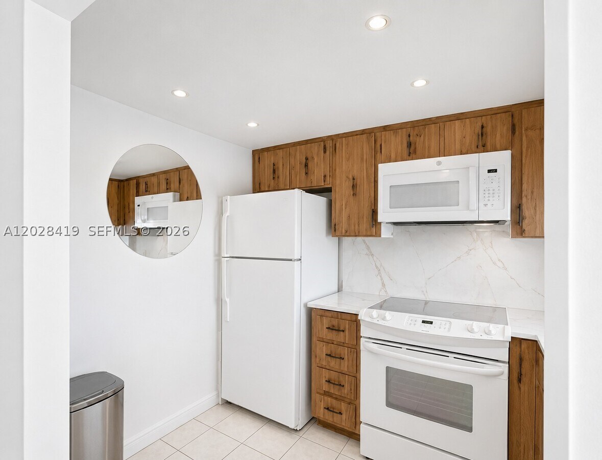 Photo - 16465 NE 22nd Ave Unit 206
