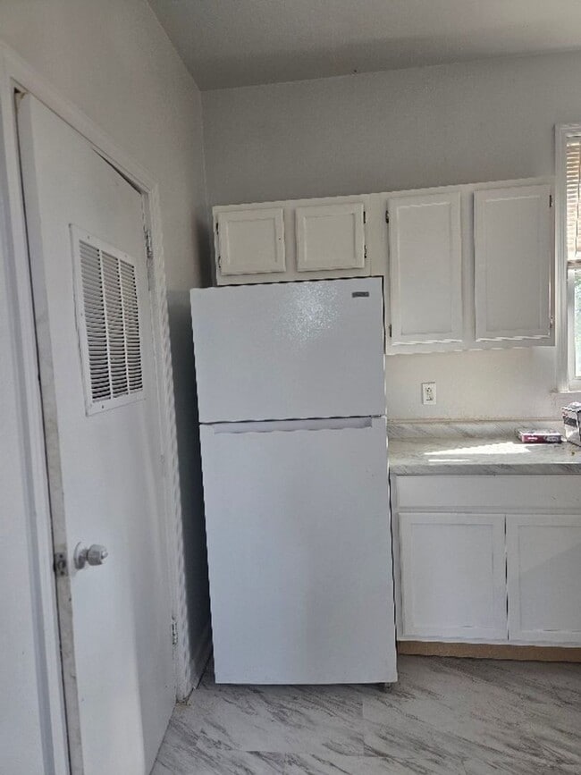 Photo - 2502 Main St
