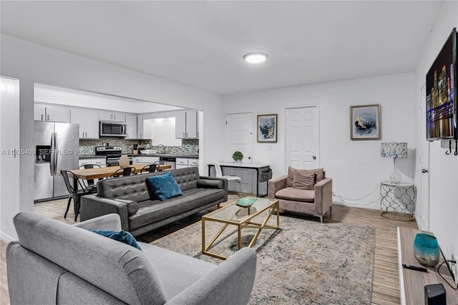 Photo - 977 SW 10th St Unit 927