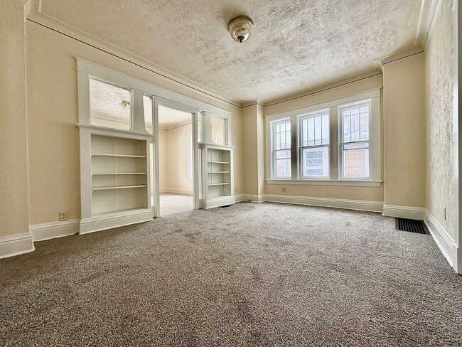 Photo - 1318 Lincoln Way East