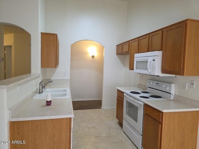 Photo - 16536 W Moreland St