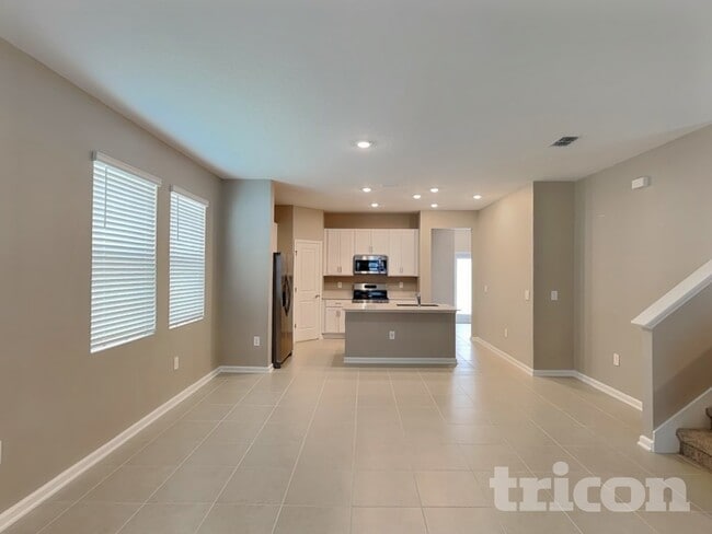 Photo - 733 Honeyrock St