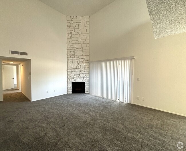 Building Photo - 10926 Huston St Rental