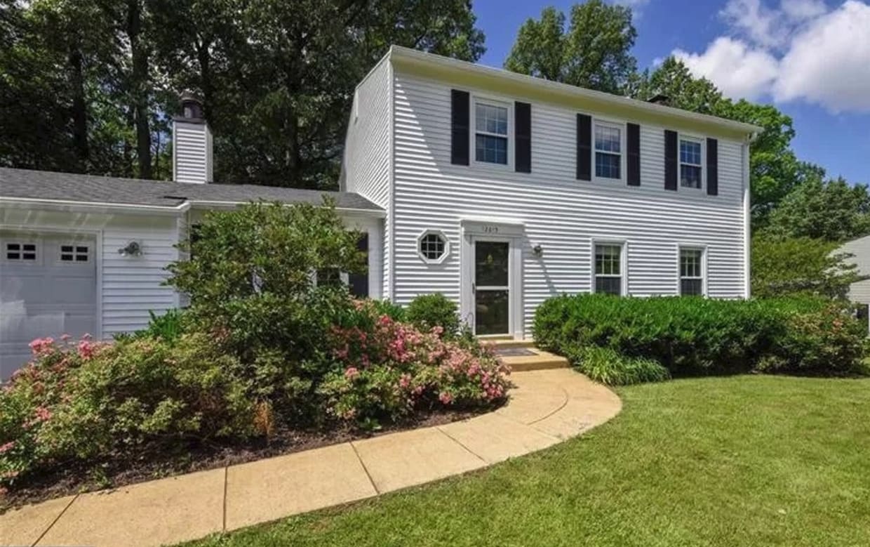 Beautiful 4 BR 2.5 BA colonial. Pets welcome - Beautiful 4 BR 2.5 BA colonial. Pets welcome