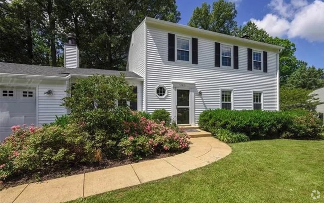 Building Photo - Beautiful 4 BR 2.5 BA colonial. Pets welcome Rental