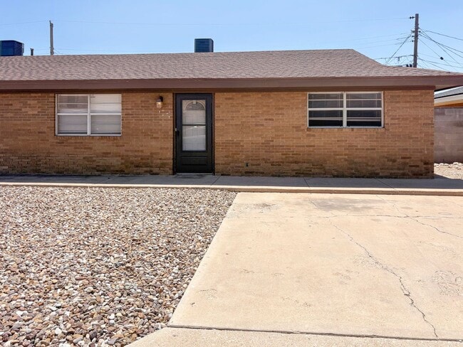 Building Photo - 519-521 East Sunset Circle Unit 519