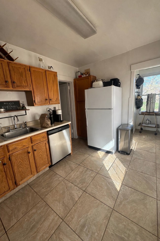 Photo - Fantastic and Bright Second Floor Duplex!