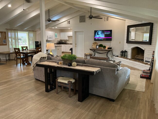 Photo - Lassen Villa Apartments