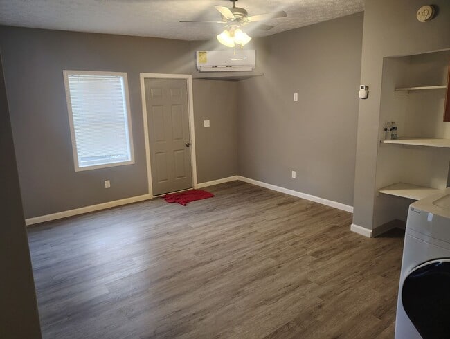 Building Photo - 609 E Mulberry St Unit 609-1 E Mulberry Rental