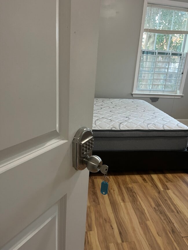 Photo - Fully-Furnished Rooms for Rent