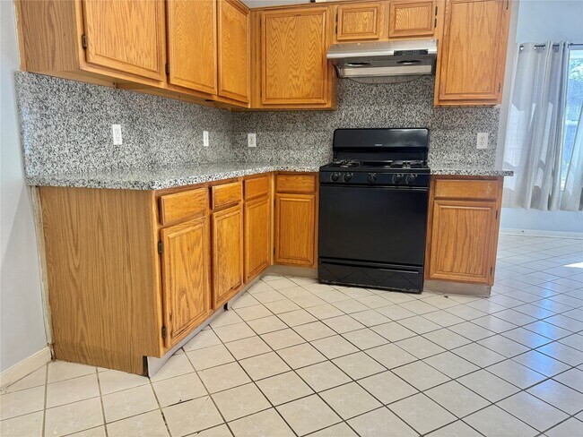Photo - 8819 Diamond Lake Ln