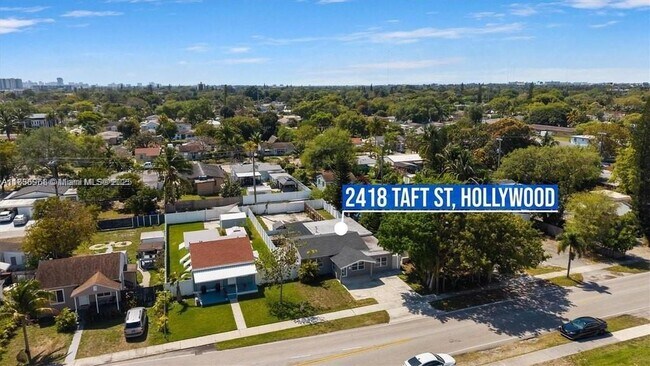 Photo - 2418 Taft St