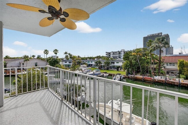 Photo - 16565 NE 26th Ave Unidad 3F