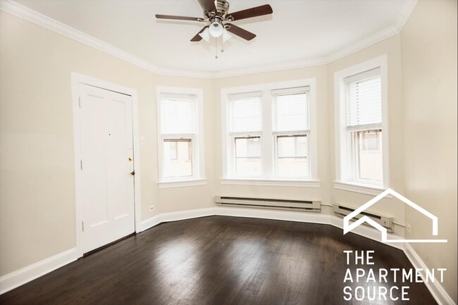 Photo - 3855 N Greenview Ave