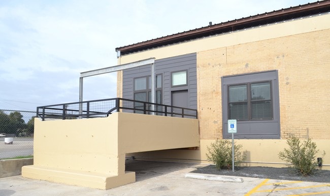 B2 w Patio