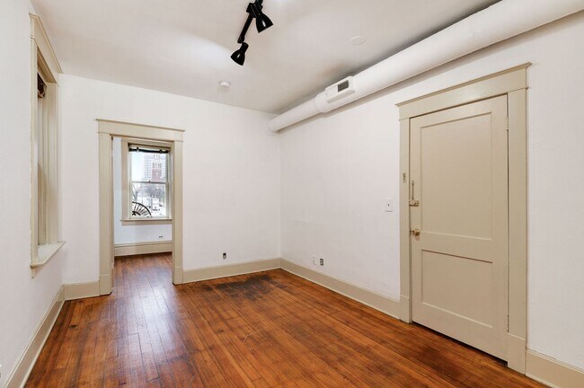 Photo - SUCCOTASH BUILDING Unit 705-2S
