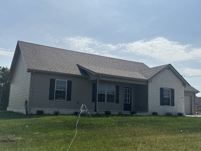 Building Photo - Brand new home in Shelbyville, TN