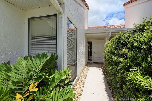 19550 Sawgrass Dr