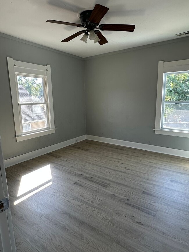 Building Photo - 111-113 Iowa St Unit 113  2