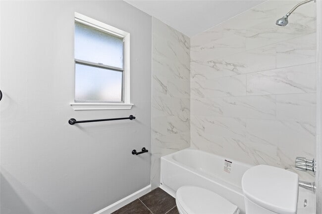 Building Photo - 815 Pebbleshire Dr Rental