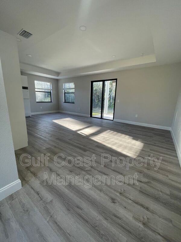 Photo - 136 Viewpoint Dr