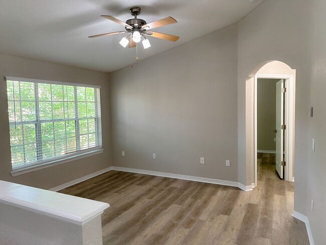 Building Photo - Crescent Place - 22-206 Unit 22-206 Rental