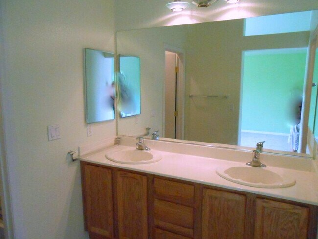 Photo - Beautiful Spacious 2 Story Home in Northwest