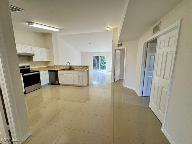 Building Photo - 10743 Robinson St