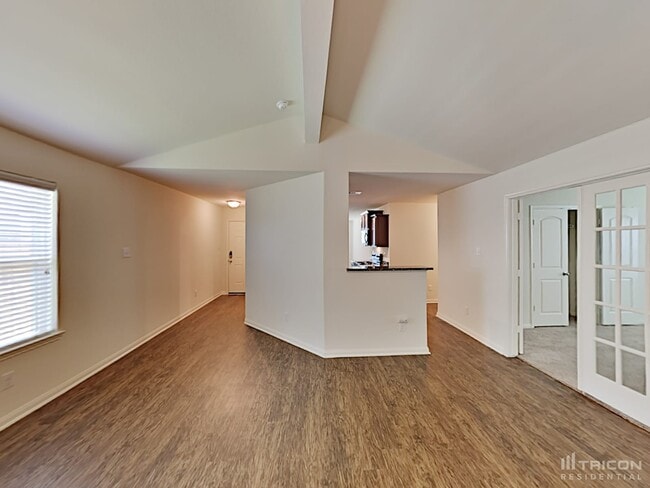 Photo - 2402 Regatta Ln