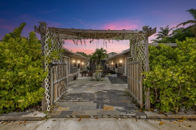 Building Photo - 1035 - 1037-1037 NE 32nd St