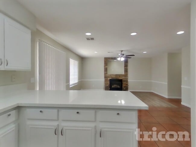 Photo - 3632 Mountain River St