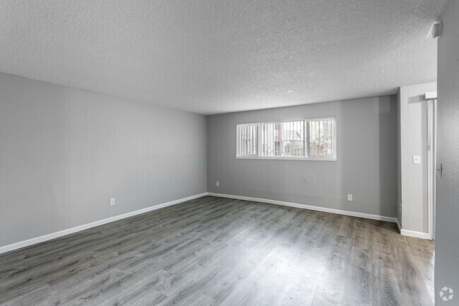 2HAB, 2BA - 825ft²