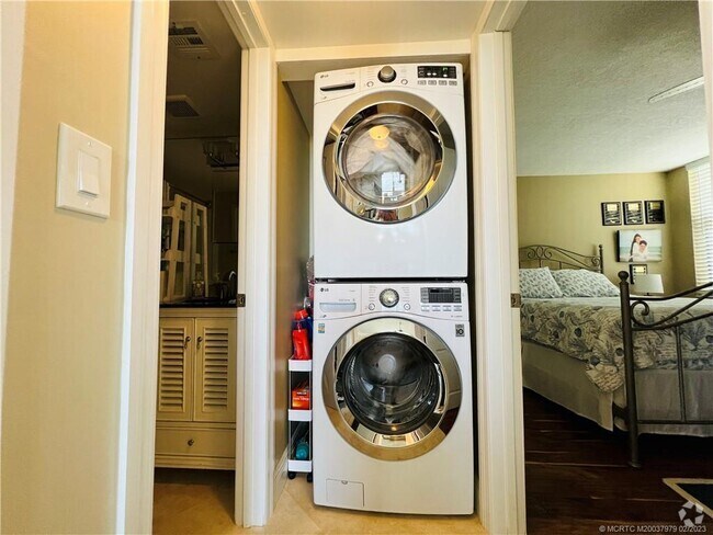 Building Photo - 10600 S Ocean Dr Unit 701 Rental