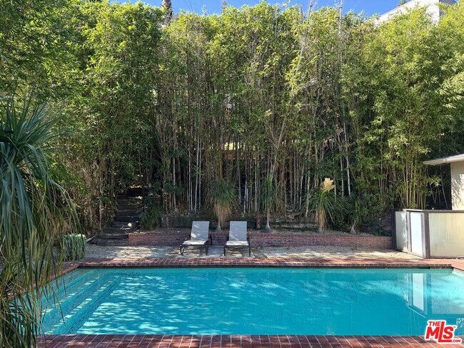 Photo - 1555 Rising Glen Rd