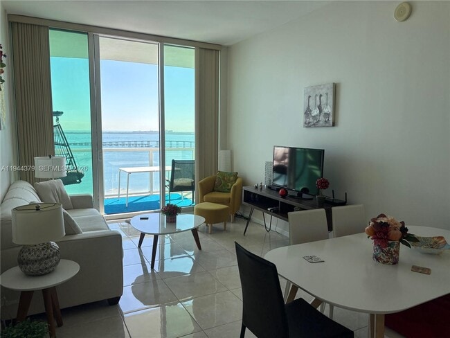 Photo - 218 SE 14th St Unidad TS307