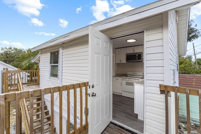 Photo - REDUCED Rent $2250.... 3 bed/2 bath Split Level, NEW downstairs addition, lots of extras *READY**...